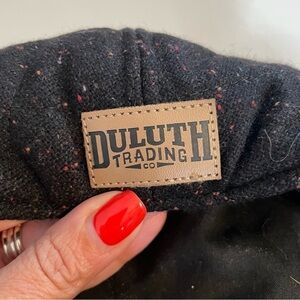 Duluth Trading Co Quilted Flat Cap in Black with Multicolor Flecks